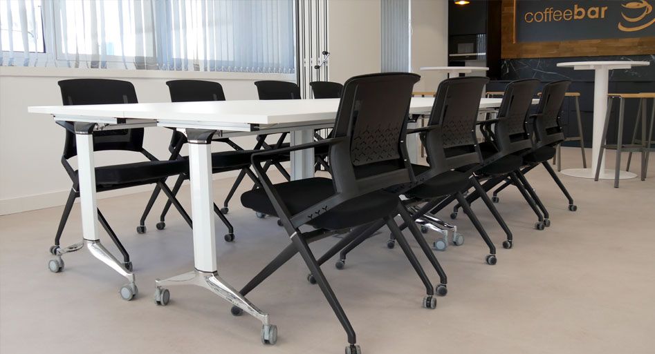 Installations avec tables TRAM, ROL et STAR et chaises WEEKLY et KOOK detalle:1