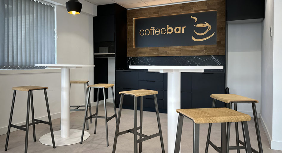 Installations avec tables TRAM, ROL et STAR et chaises WEEKLY et KOOK detalle:3