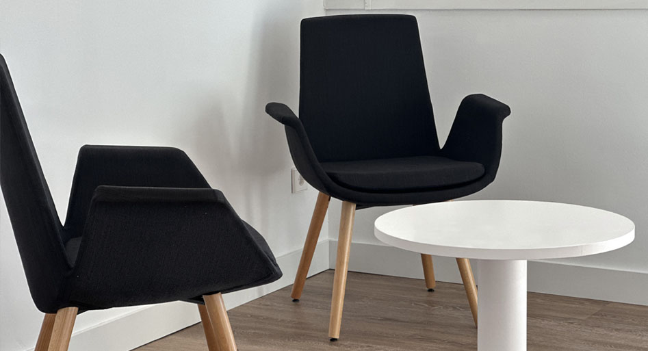 Installations avec tables TRAM, ROL et STAR et chaises WEEKLY et KOOK detalle:5