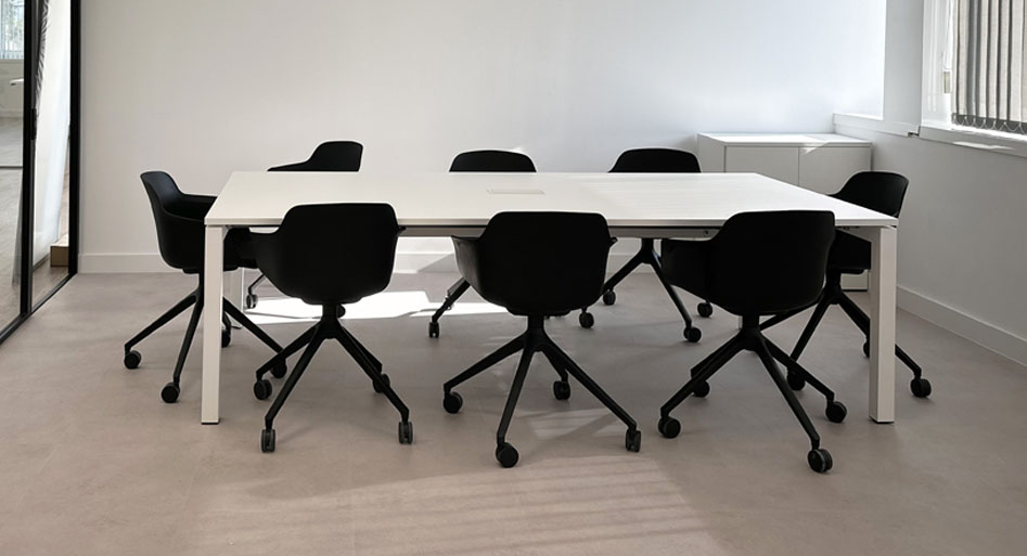 Installations avec tables TRAM, ROL et STAR et chaises WEEKLY et KOOK detalle:6