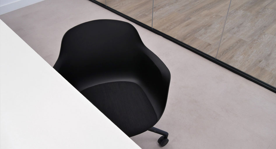 Installations avec tables TRAM, ROL et STAR et chaises WEEKLY et KOOK detalle:7