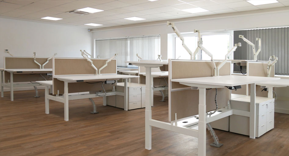 Installations avec tables TRAM, ROL et STAR et chaises WEEKLY et KOOK detalle:8