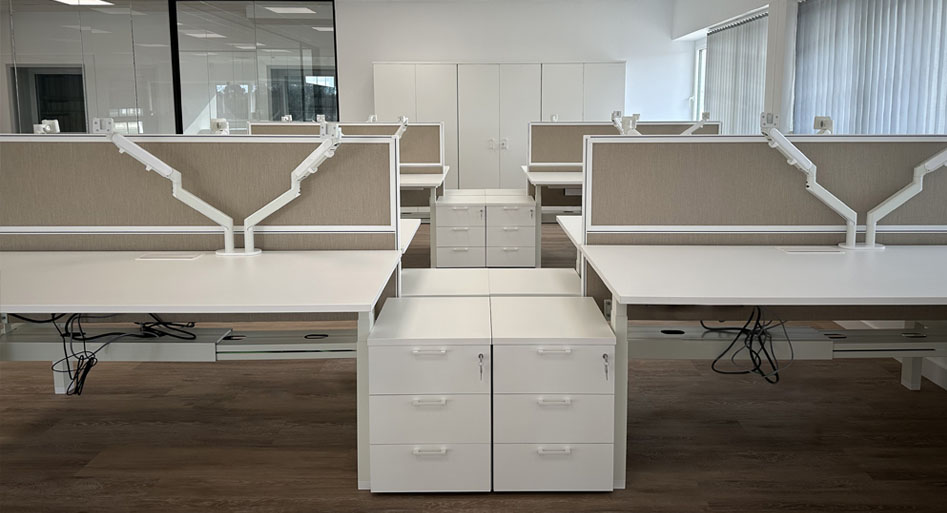 Installations avec tables TRAM, ROL et STAR et chaises WEEKLY et KOOK detalle:9