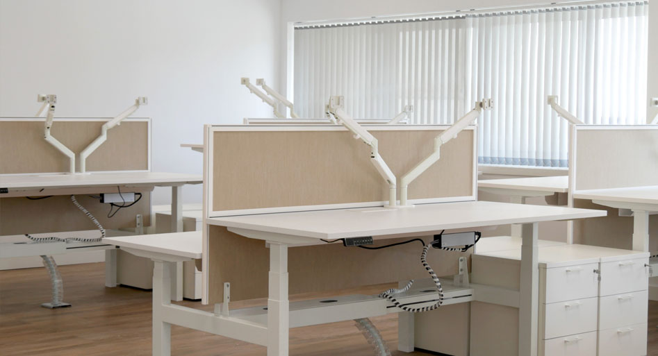 Installations avec tables TRAM, ROL et STAR et chaises WEEKLY et KOOK detalle:10