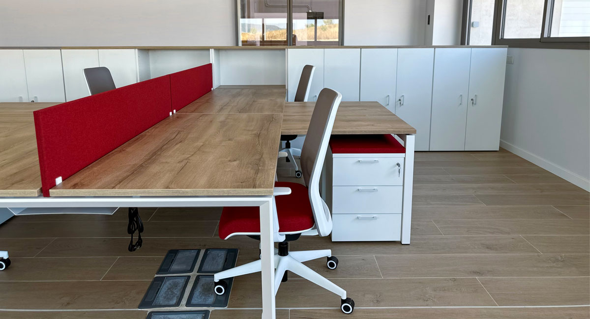 Instal·lacions amb taules STAR i ECO i cadires BOLD, SHIFT i HOWDY. detalle:1