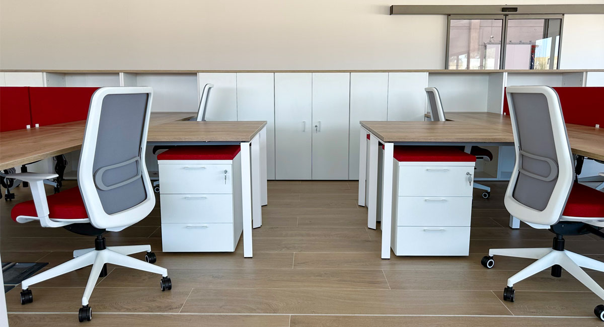 Instal·lacions amb taules STAR i ECO i cadires BOLD, SHIFT i HOWDY. detalle:2