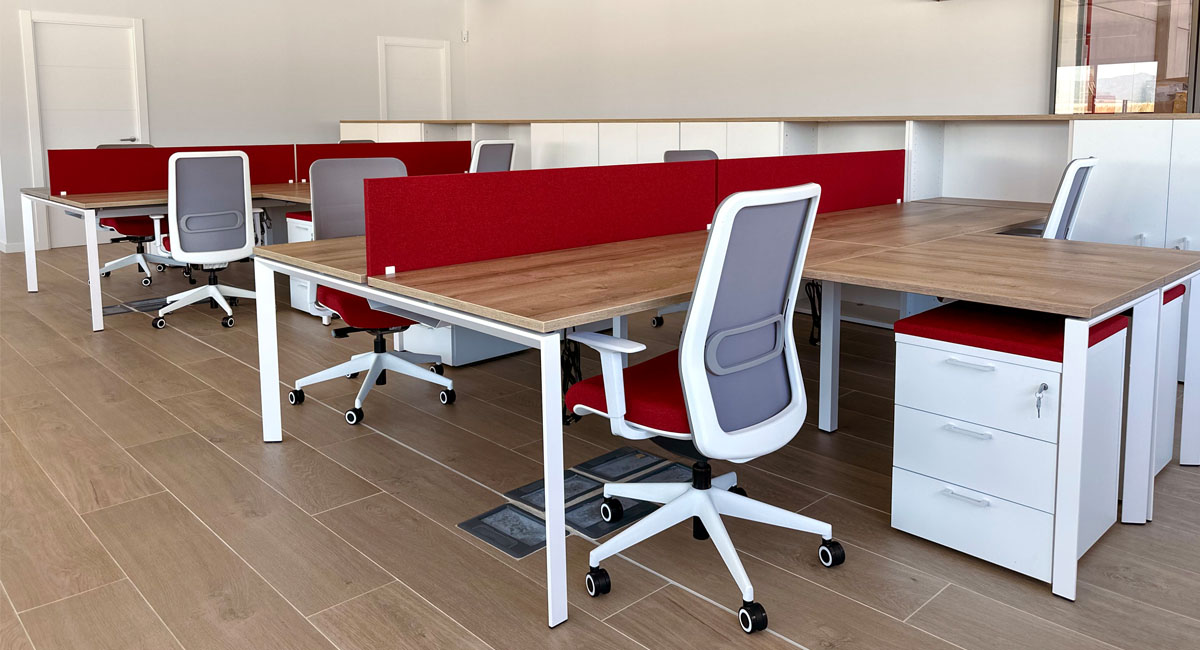 Instal·lacions amb taules STAR i ECO i cadires BOLD, SHIFT i HOWDY. detalle:3