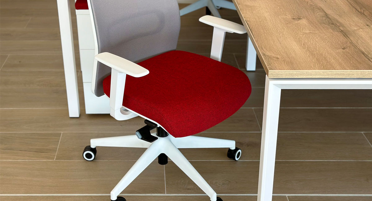 Instal·lacions amb taules STAR i ECO i cadires BOLD, SHIFT i HOWDY. detalle:6