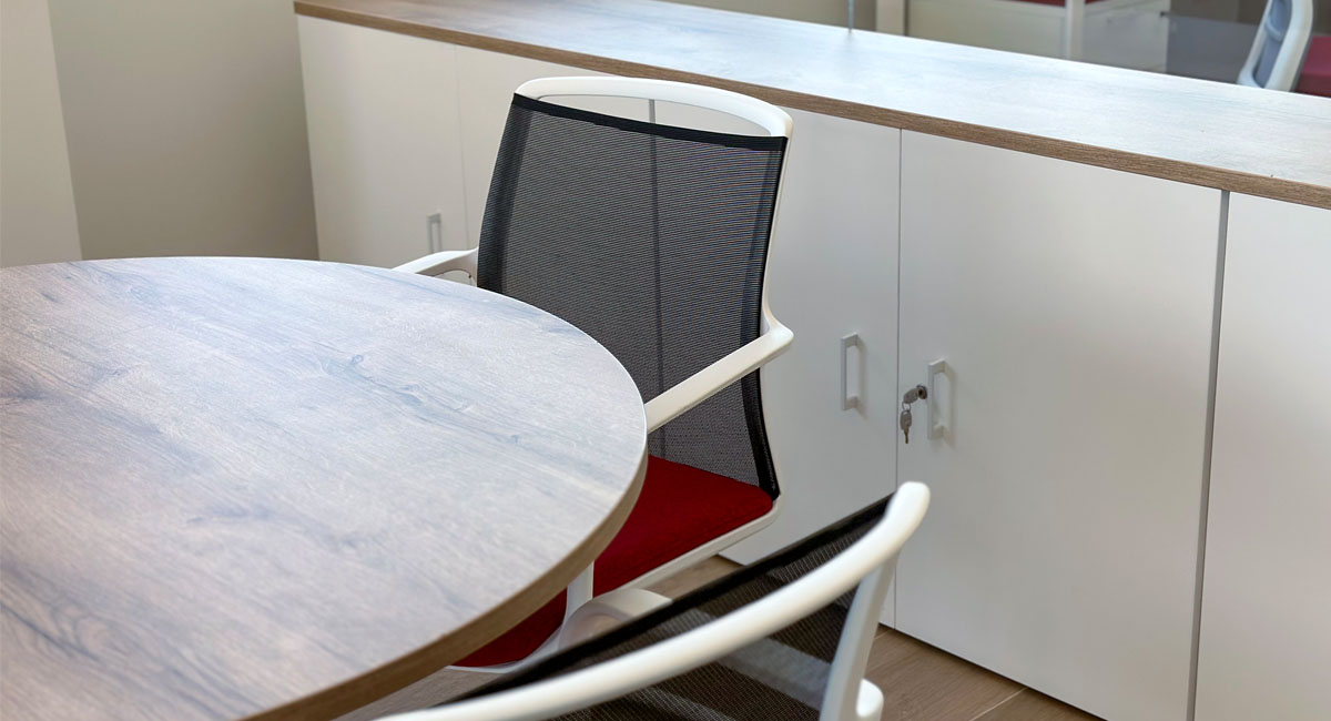 Instal·lacions amb taules STAR i ECO i cadires BOLD, SHIFT i HOWDY. detalle:10