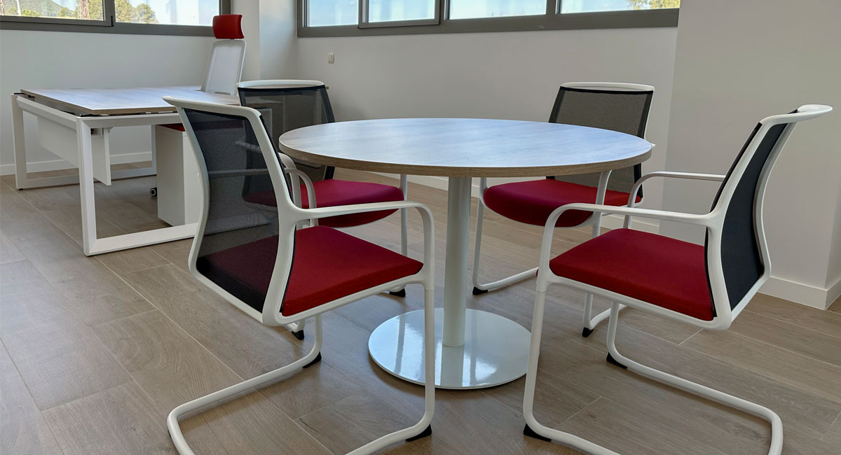 Instal·lacions amb taules STAR i ECO i cadires BOLD, SHIFT i HOWDY. detalle:12