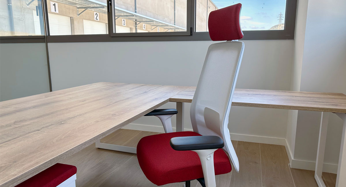 Instal·lacions amb taules STAR i ECO i cadires BOLD, SHIFT i HOWDY. detalle:13