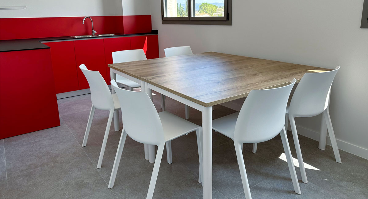 Instal·lacions amb taules STAR i ECO i cadires BOLD, SHIFT i HOWDY. detalle:16