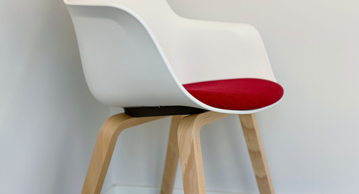 Instal·lacions amb taules STAR i ECO i cadires BOLD, SHIFT i HOWDY. detalle:17